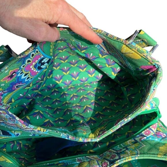Vera Bradley Handbag/Purse. Emerald Paisley Pattern. Excellent Used Condition. - Picture 6 of 7